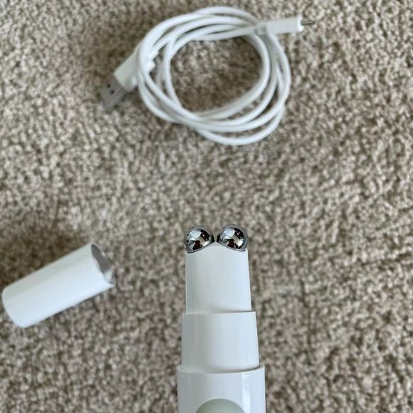 NuFACE FIX Line Smoothing Device - Eyes, lips and forehead - Picture 2 of 2